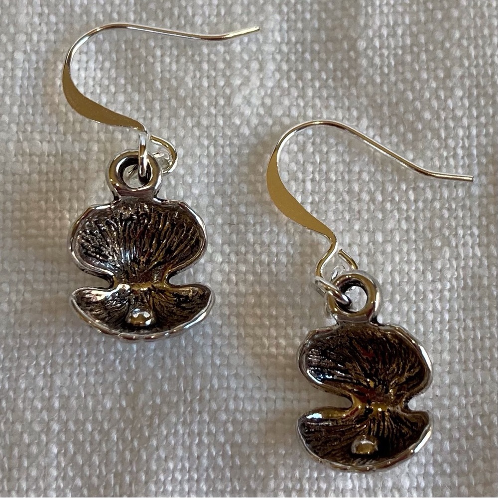 HAND CRAFTED EARRINGS Oyster Pearl Sterling Silver Petite Dangle Drop NWT - Picture 4 of 11